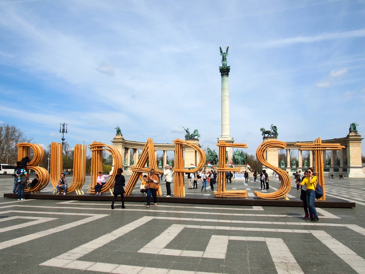 Feature image Heroes' Square in Budapest