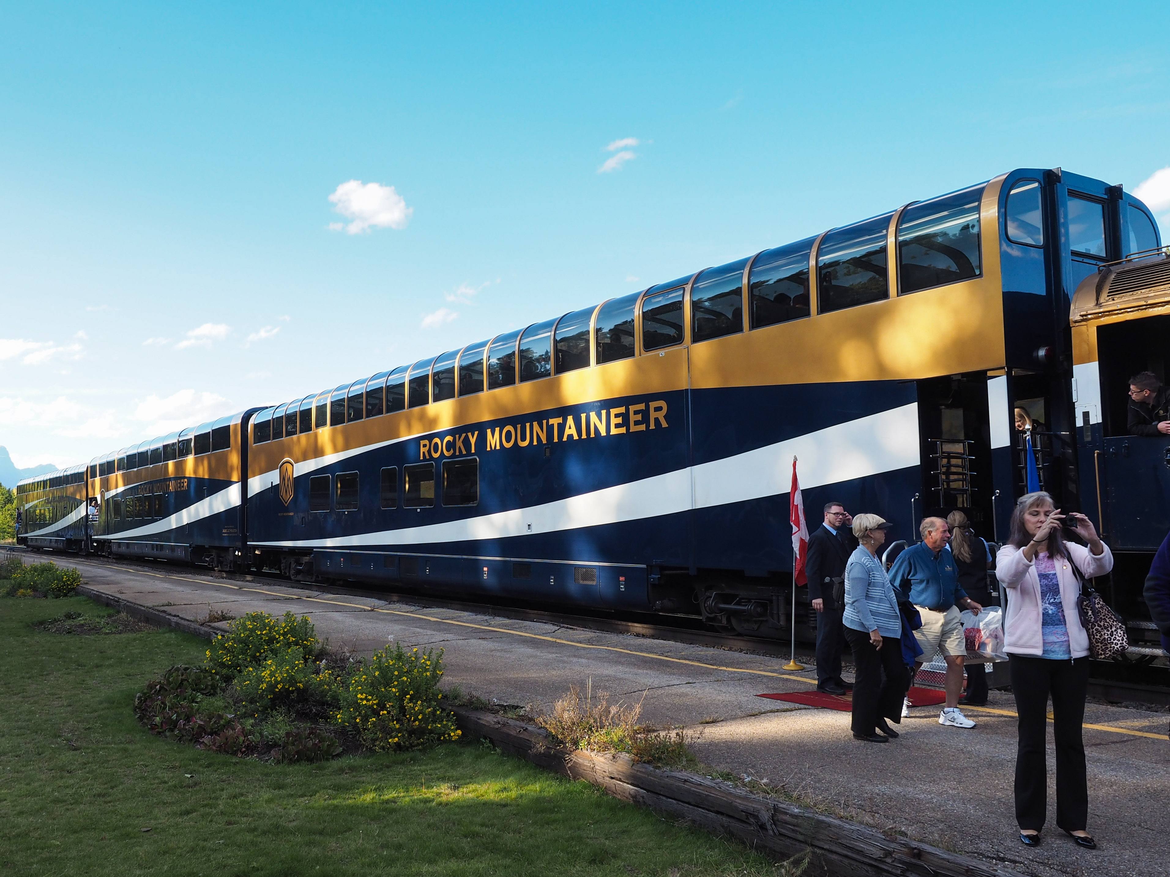 Feature image Rocky Mountaineer train